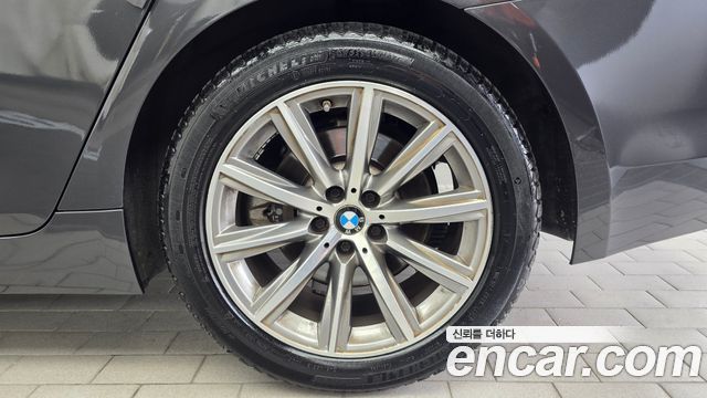BMW 5-Series 520i Luxury
