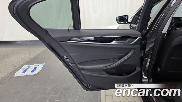 BMW 5-Series 520i Luxury