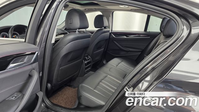 BMW 5-Series 520i Luxury