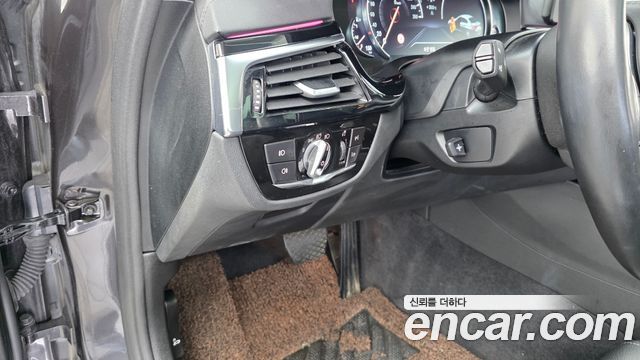 BMW 5-Series 520i Luxury