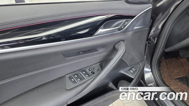 BMW 5-Series 520i Luxury