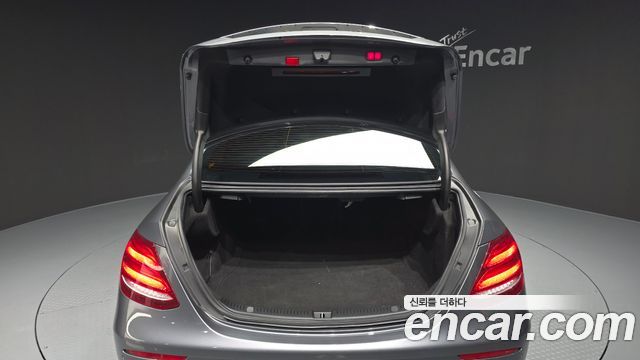 Mercedes-Benz E-Class E450 4MATIC Exclusive