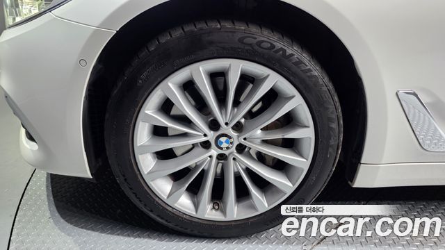 BMW 5-Series 530i xDrive Luxury Plus