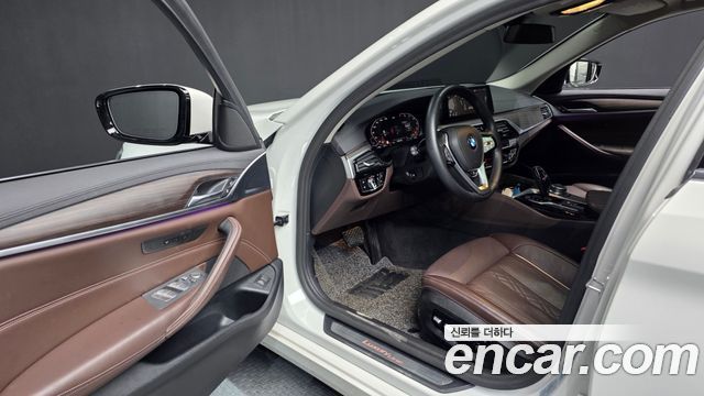 BMW 5-Series 530i xDrive Luxury Plus