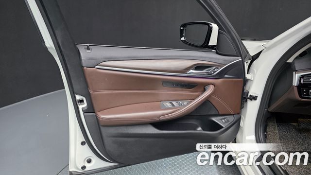 BMW 5-Series 530i xDrive Luxury Plus