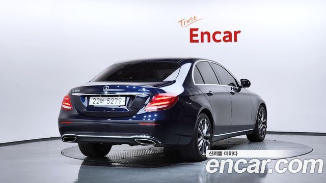 Mercedes-Benz E-Class E300 4MATIC Avnatgarde