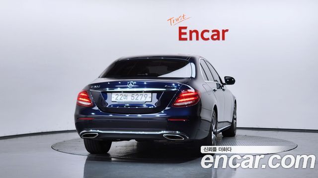 Mercedes-Benz E-Class E300 4MATIC Avnatgarde