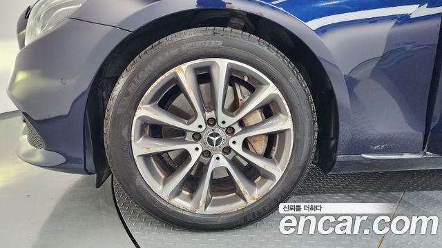 Mercedes-Benz E-Class E300 4MATIC Avnatgarde