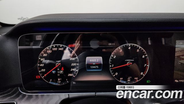 Mercedes-Benz E-Class E300 4MATIC Avnatgarde