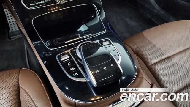 Mercedes-Benz E-Class E300 4MATIC Avnatgarde