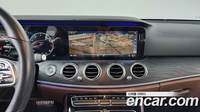 Mercedes-Benz E-Class E300 4MATIC Avnatgarde