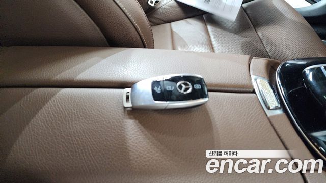 Mercedes-Benz E-Class E300 4MATIC Avnatgarde