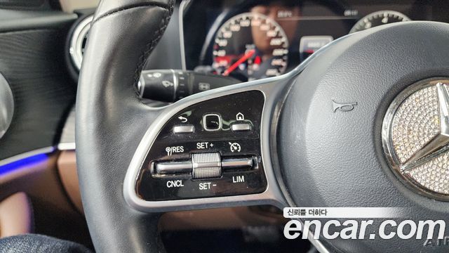 Mercedes-Benz E-Class E300 4MATIC Avnatgarde