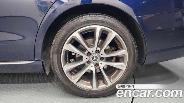 Mercedes-Benz E-Class E300 4MATIC Avnatgarde