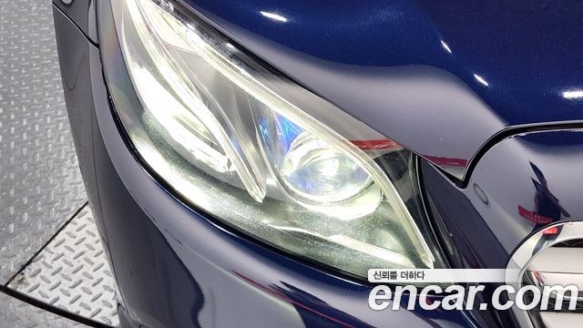 Mercedes-Benz E-Class E300 4MATIC Avnatgarde