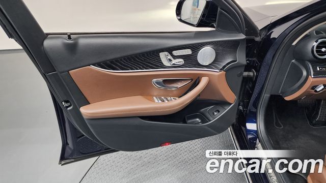 Mercedes-Benz E-Class E300 4MATIC Avnatgarde