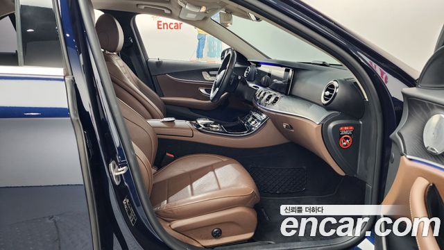 Mercedes-Benz E-Class E300 4MATIC Avnatgarde
