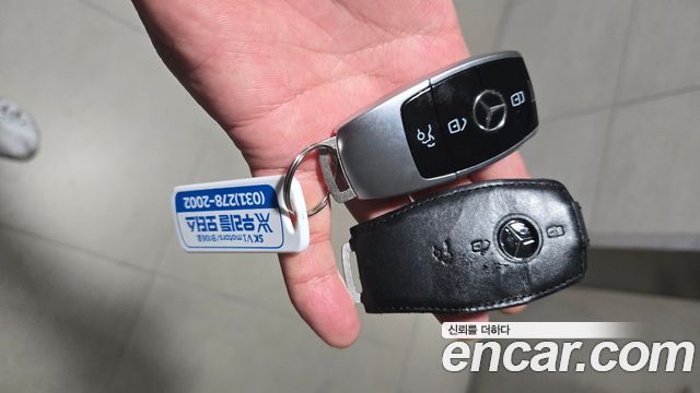 Mercedes-Benz E-Class E300 4MATIC Avnatgarde