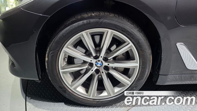 BMW 5-Series 530e Luxury