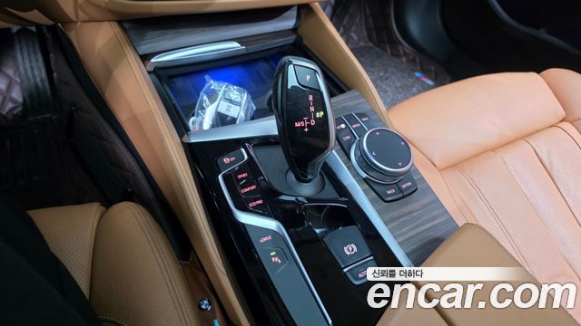 BMW 5-Series 530e Luxury