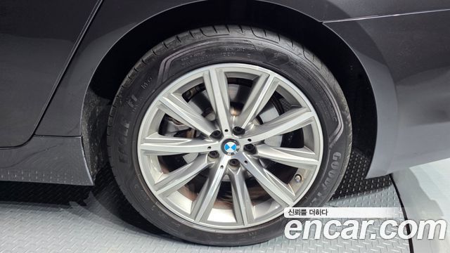 BMW 5-Series 530e Luxury