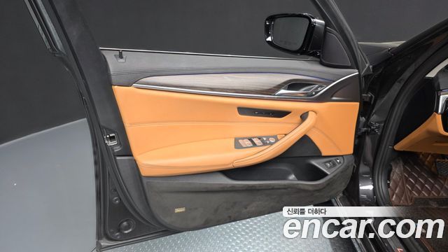 BMW 5-Series 530e Luxury