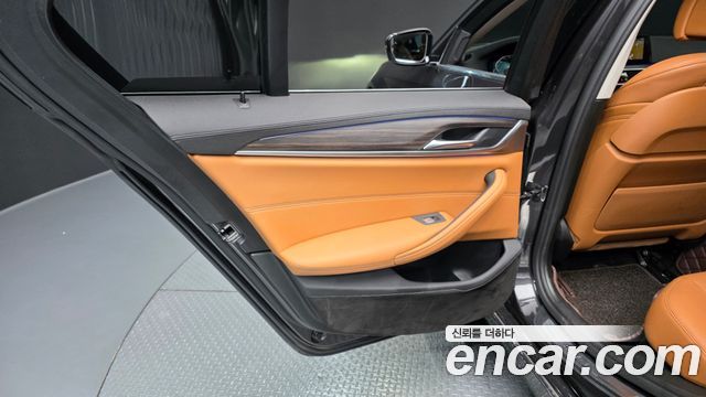 BMW 5-Series 530e Luxury