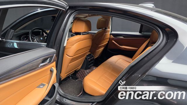 BMW 5-Series 530e Luxury