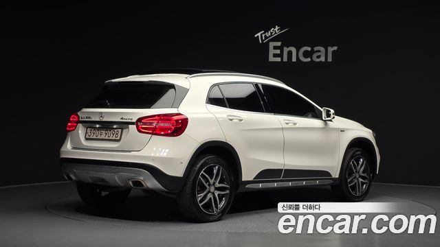 Mercedes-Benz GLA-Class GLA200d 4MATIC Activity Edition