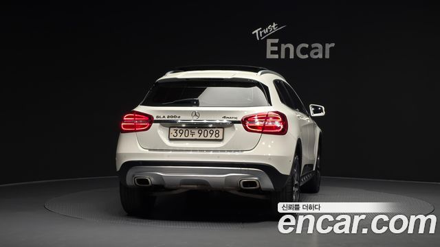 Mercedes-Benz GLA-Class GLA200d 4MATIC Activity Edition