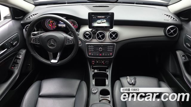 Mercedes-Benz GLA-Class GLA200d 4MATIC Activity Edition