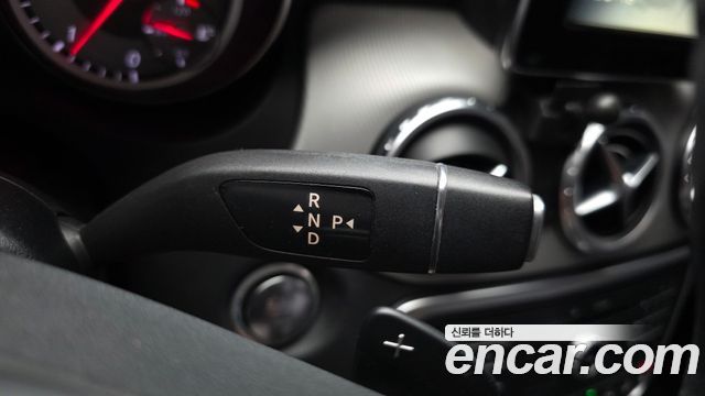 Mercedes-Benz GLA-Class GLA200d 4MATIC Activity Edition