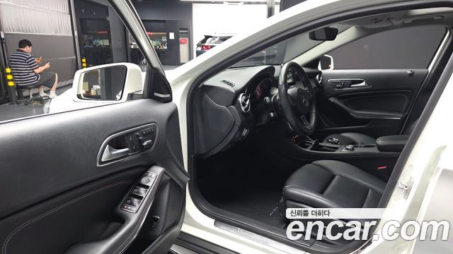 Mercedes-Benz GLA-Class GLA200d 4MATIC Activity Edition