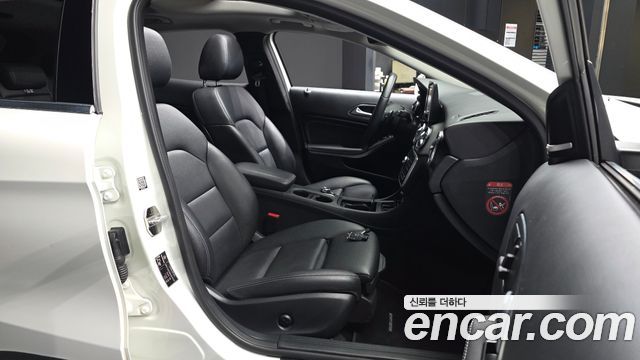 Mercedes-Benz GLA-Class GLA200d 4MATIC Activity Edition