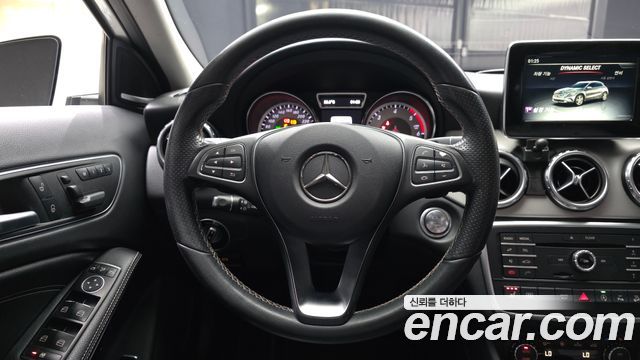 Mercedes-Benz GLA-Class GLA200d 4MATIC Activity Edition