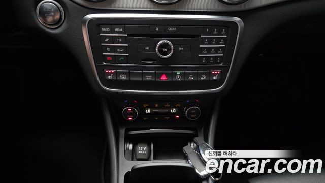 Mercedes-Benz GLA-Class GLA200d 4MATIC Activity Edition