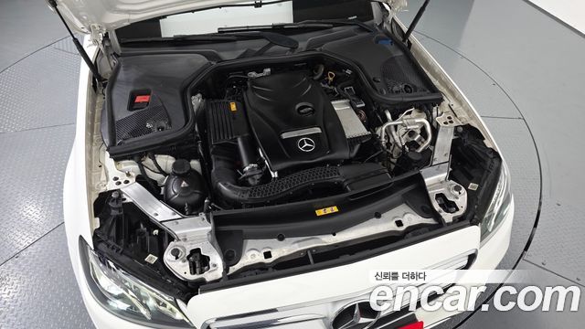Mercedes-Benz E-Class E200 Avantgarde