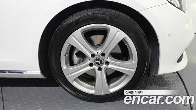 Mercedes-Benz E-Class E200 Avantgarde