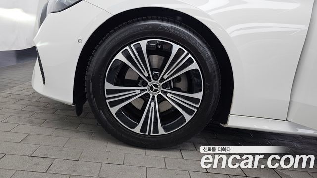 Mercedes-Benz E-Class E200 Avantgarde