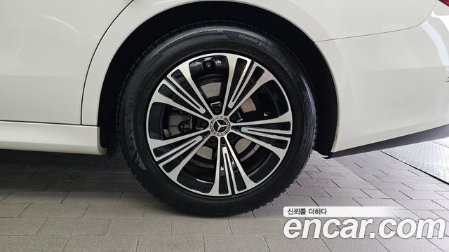 Mercedes-Benz E-Class E200 Avantgarde