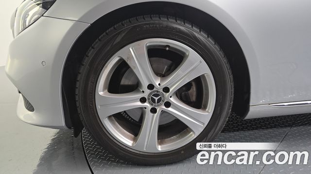 Mercedes-Benz E-Class E200 Avantgarde
