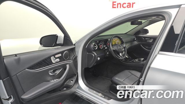 Mercedes-Benz E-Class E200 Avantgarde