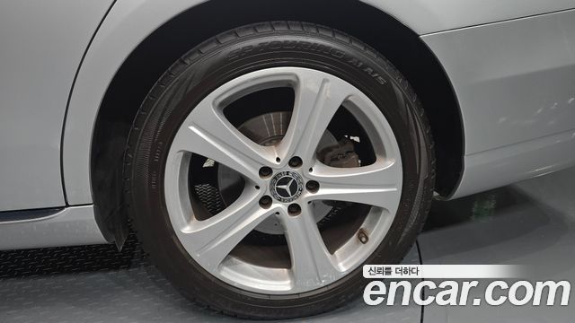 Mercedes-Benz E-Class E200 Avantgarde