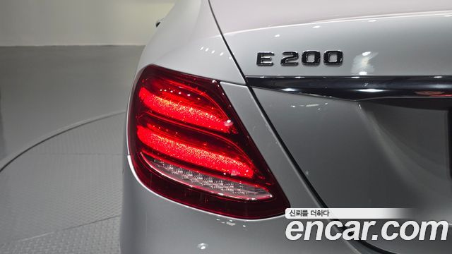 Mercedes-Benz E-Class E200 Avantgarde