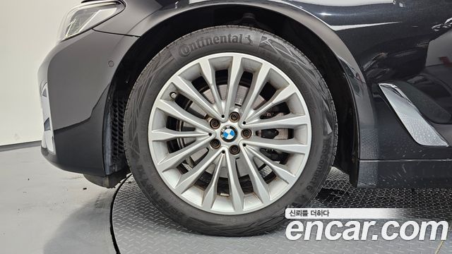 BMW 5-Series 520i Luxury