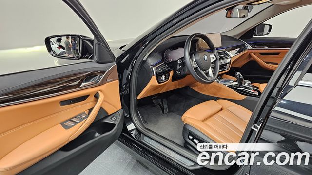 BMW 5-Series 520i Luxury