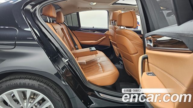 BMW 5-Series 520i Luxury