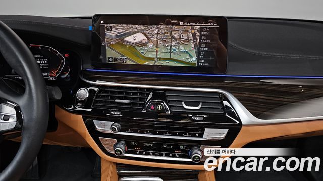 BMW 5-Series 520i Luxury