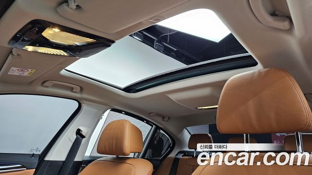 BMW 5-Series 520i Luxury