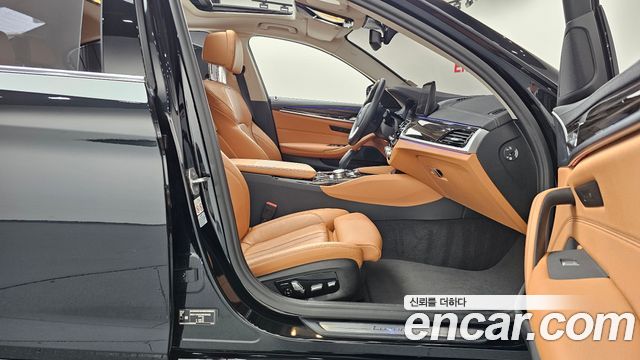 BMW 5-Series 520i Luxury